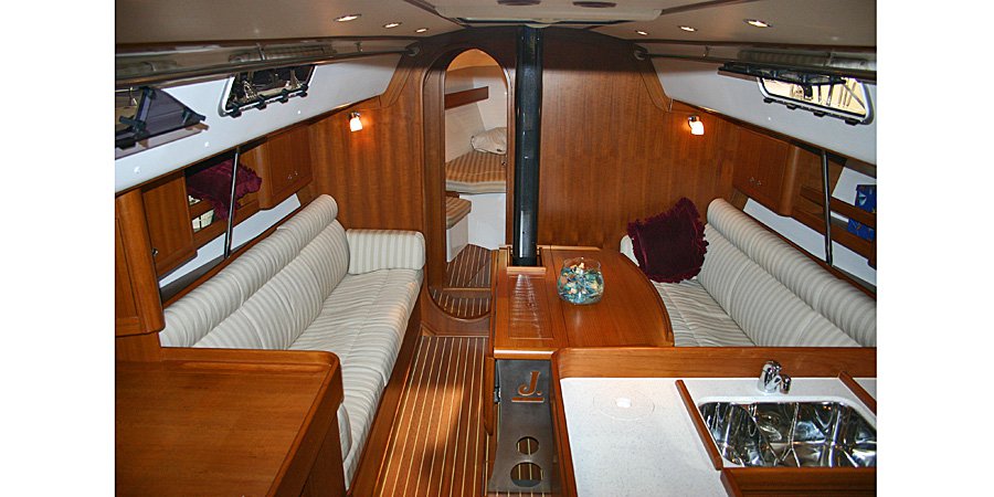 J133_fr_cabin