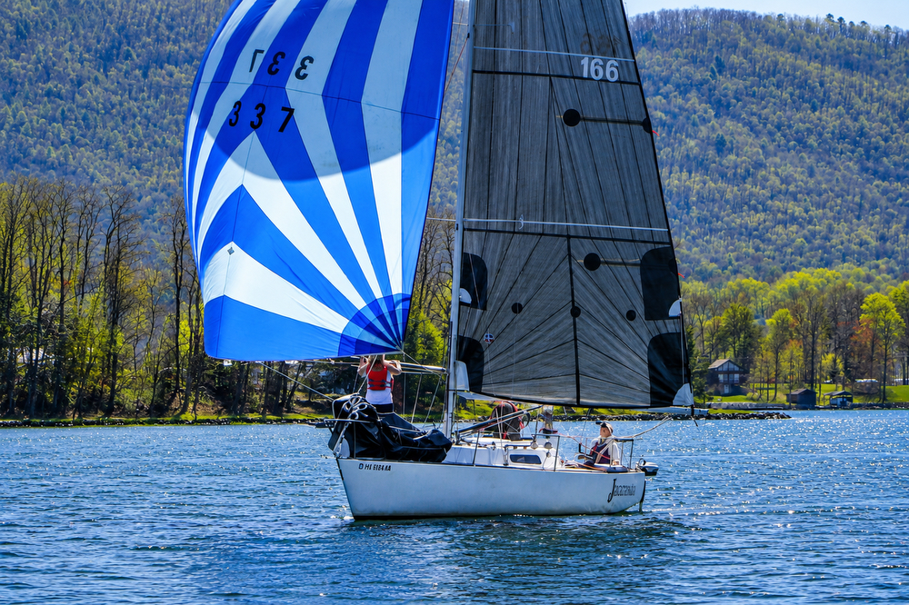 Pam’s Passion for Racing Her J/27 on Smith Mountain Lake